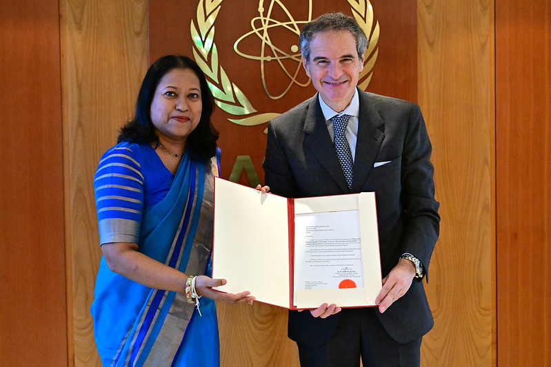 Ambassador and Permanent Representative Dayani Mendis Presents Credentials to IAEA Director General Rafael Mariano Grossi