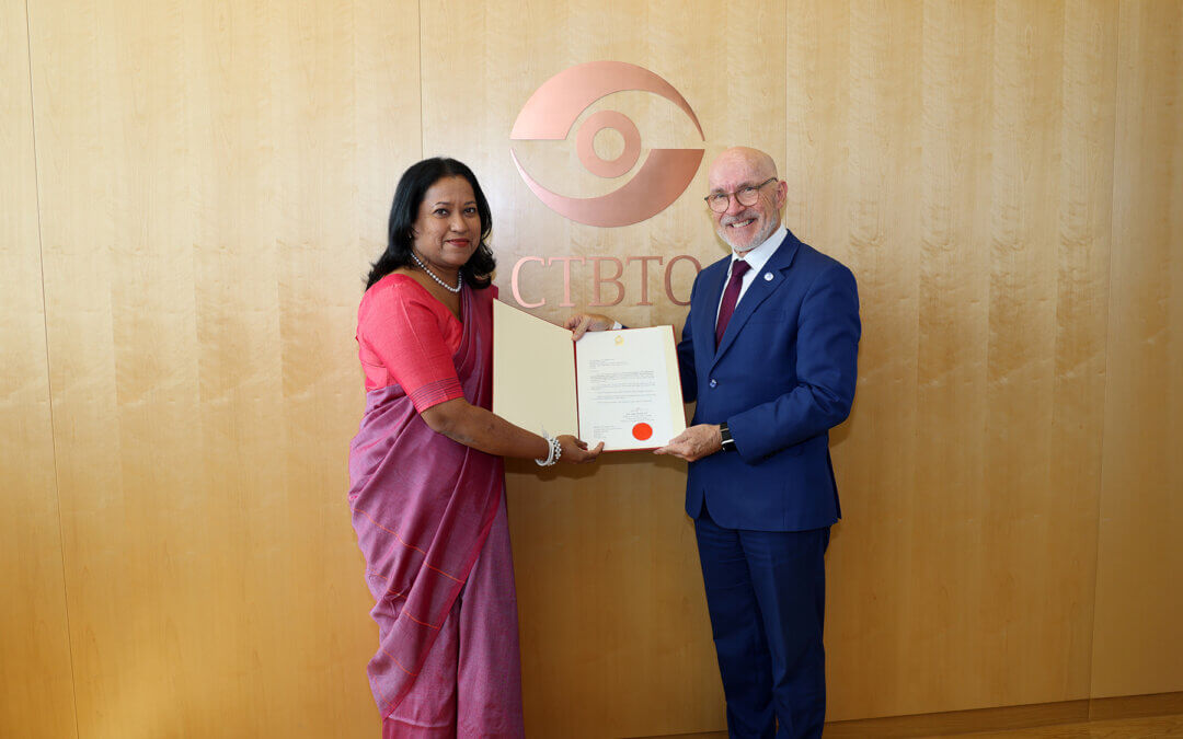 Ambassador and Permanent Representative Dayani Mendis Presents Credentials to CTBTO Executive Secretary Robert Floyd